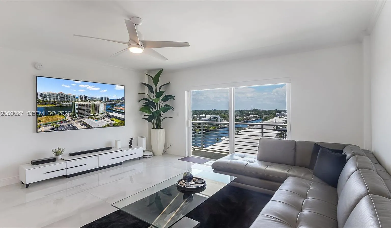 Lauderdale Tower Condo — Photo 1