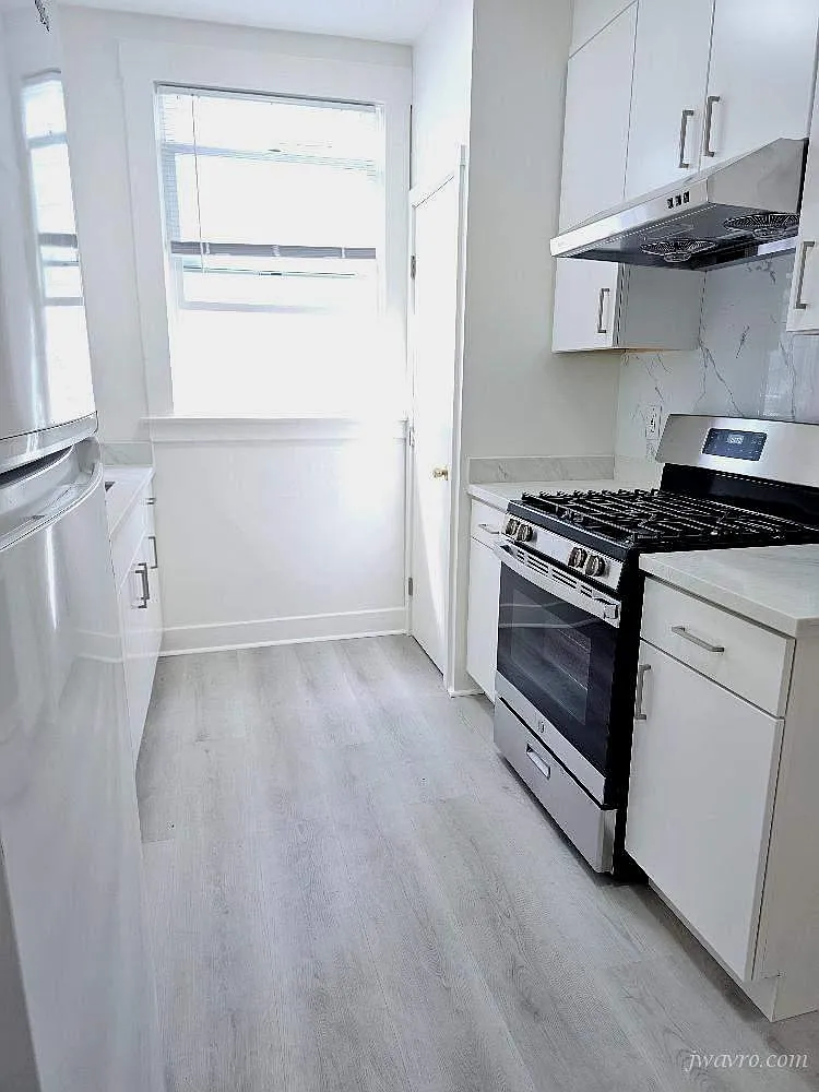 Beautiful apt above Delfina Restaurant in the Mission! — Photo 2