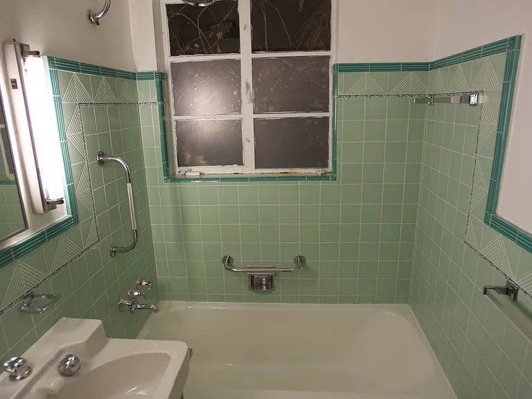 145 Ivanhoe St — Photo 45