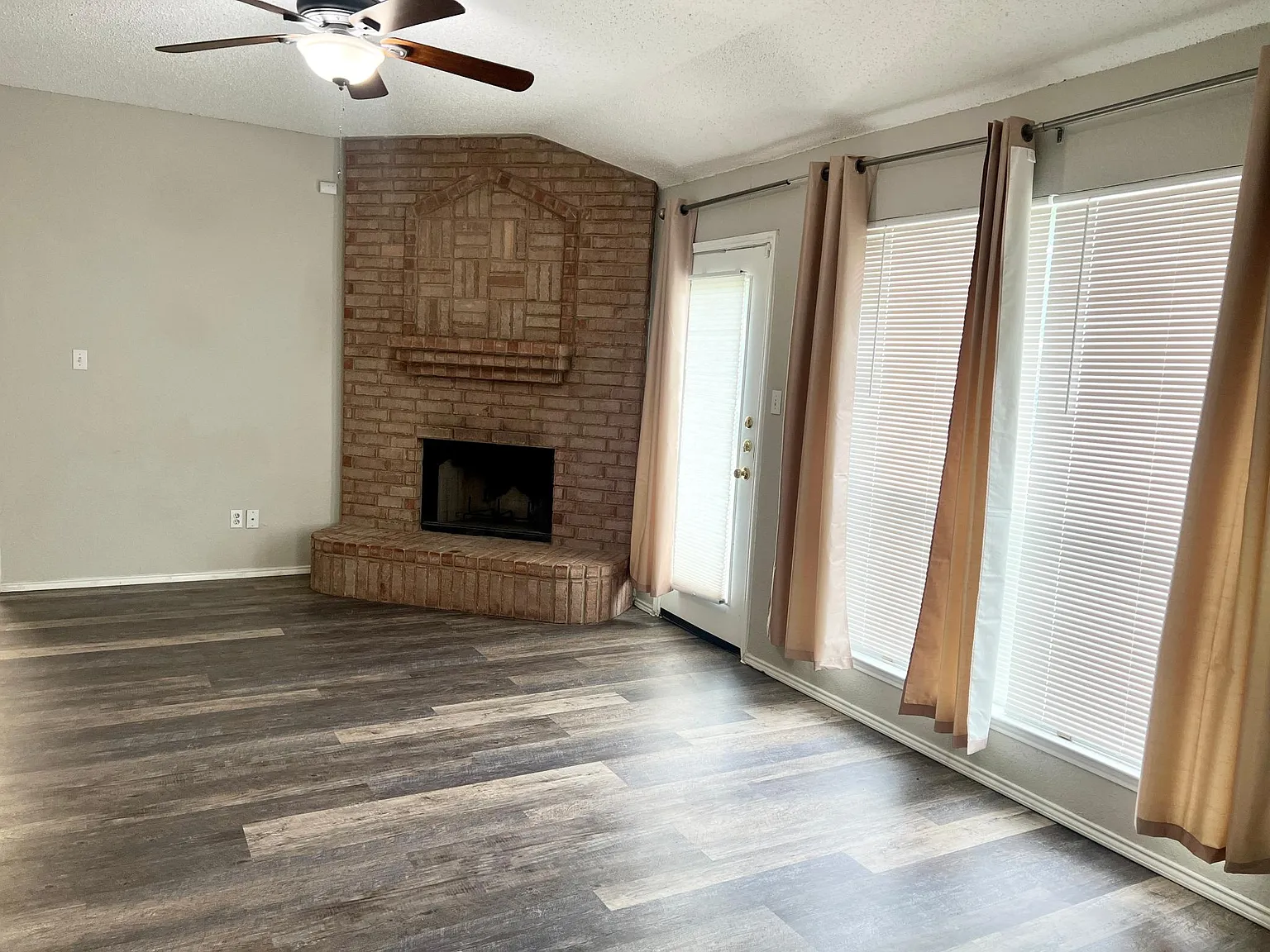 3 bed, 1433 sqft, $1,950 — Photo 2