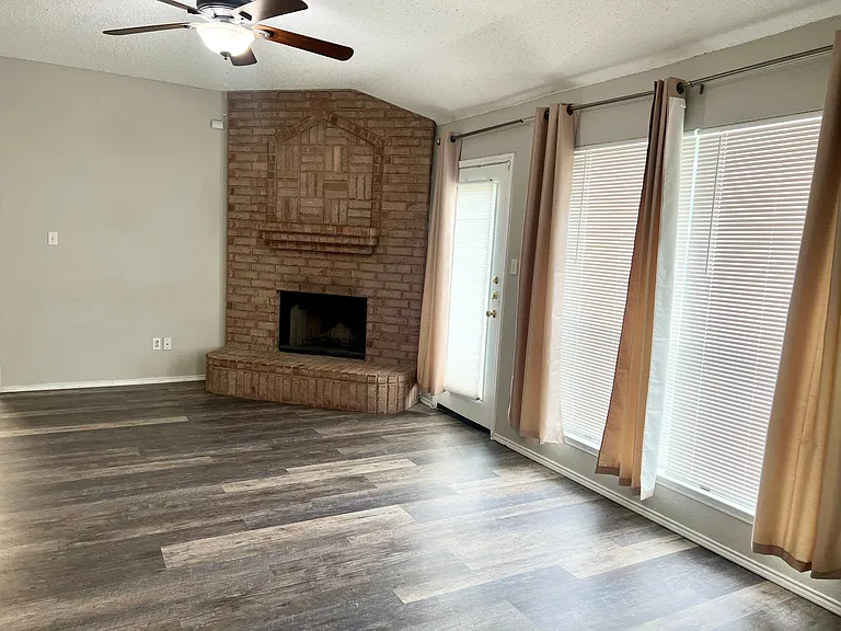 6800 Beaty St — Photo 2