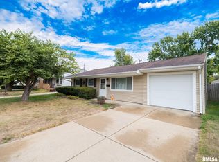 416 Capri St, Pekin, IL 61554