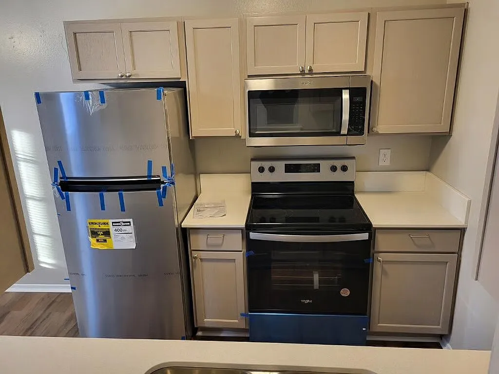 2 bed, 780 sqft, $1,100 — Photo 2