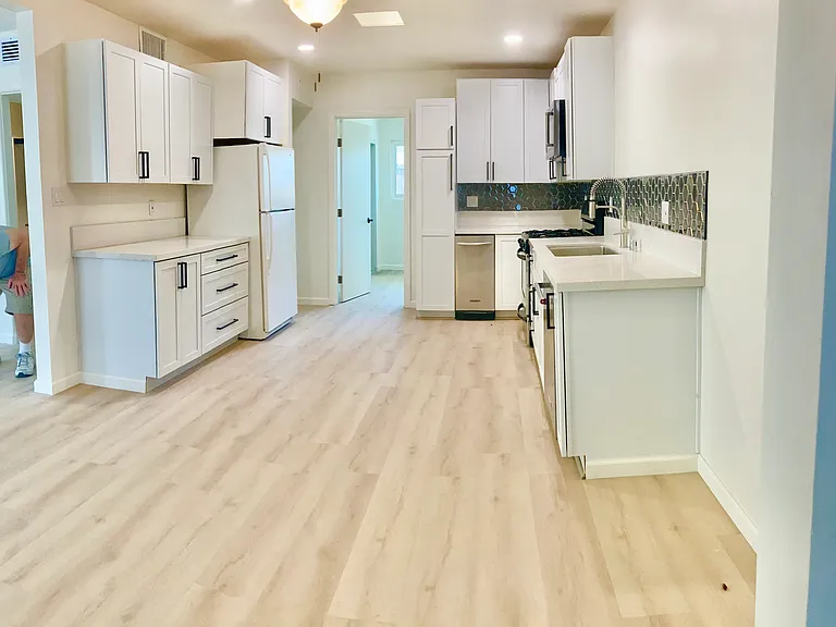 270 N Sunrise Way — Photo 6