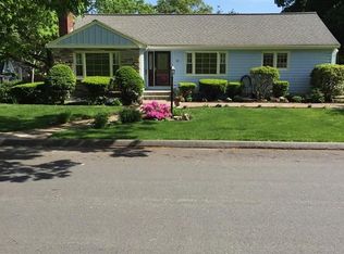 10 Sussex Rd, Winchester, MA 01890