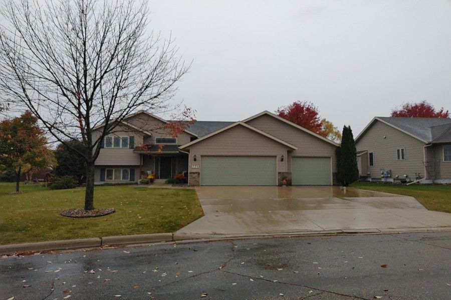 1st image of 771 Churchill Dr SE
