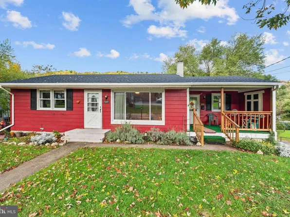 549 Harrison Ave, Berkeley Springs, WV 25411
