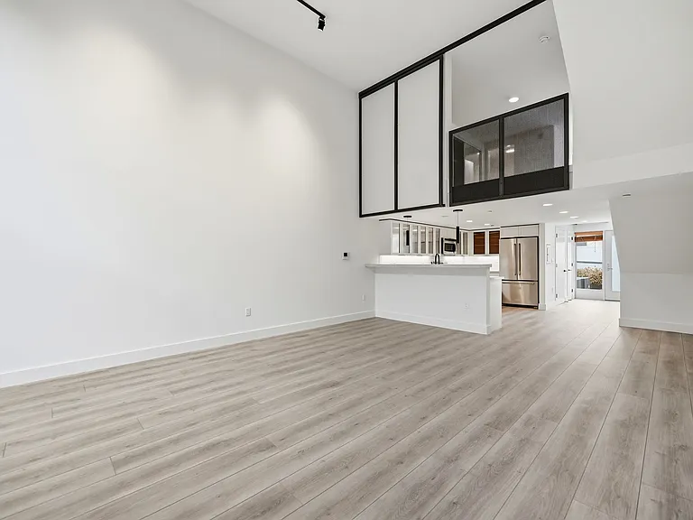 300 Linden St #3 — Photo 4