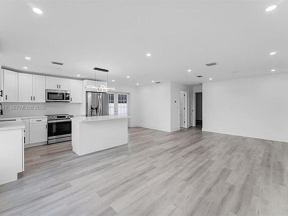 4th image of 18611 NW 28th Pl