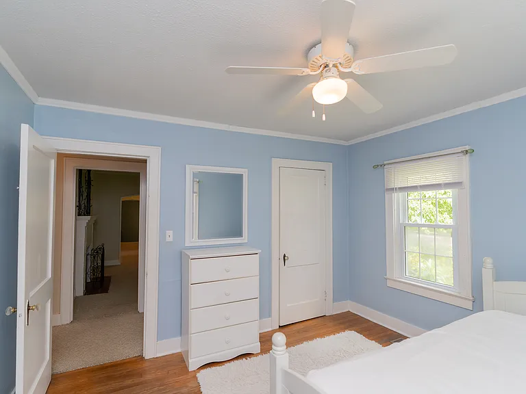 4 Orlando Dr — Photo 32