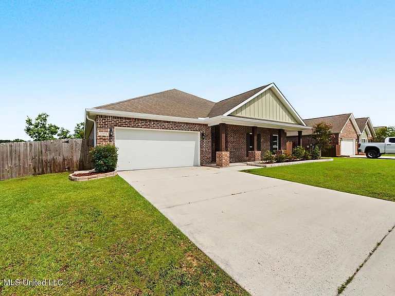 14894 Calcutta Dr — Photo 2