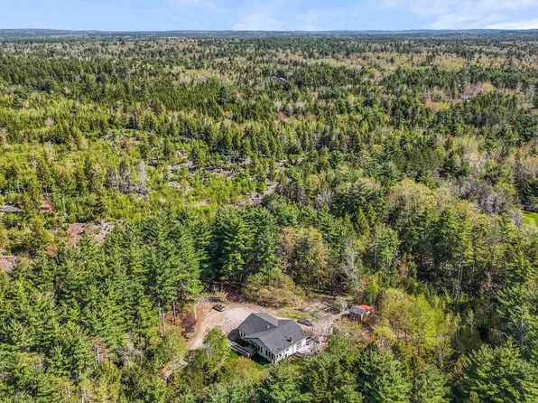 886 Woodstock Rd, Lunenburg, NS B0J 2E0