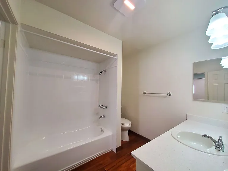 Town and Country Garden Apartments — Photo 28