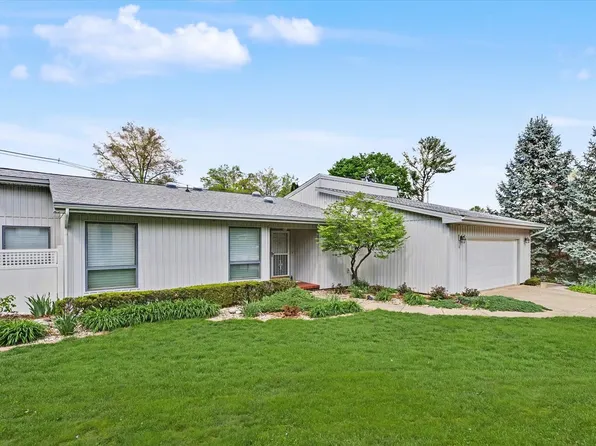 4 Greenfield Ct, Savoy, IL 61874