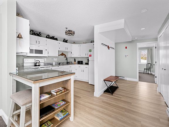 4th image of 1373 Post Road #8E