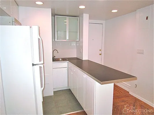 Rented by City Connections Realty | media 27