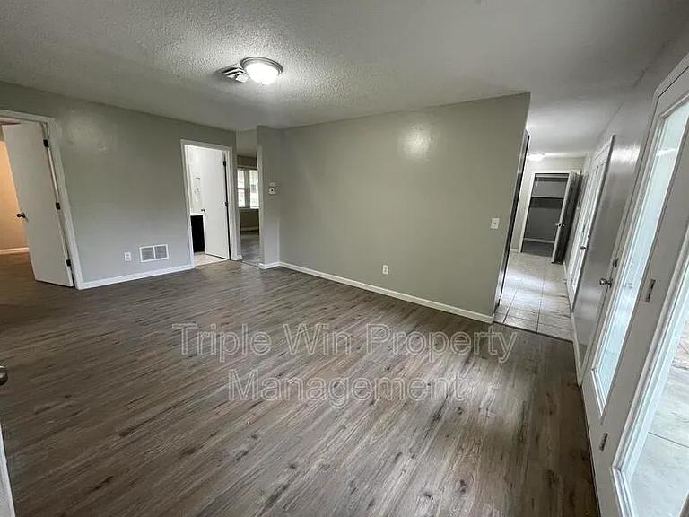 3125 Saint Catherine St — Photo 13