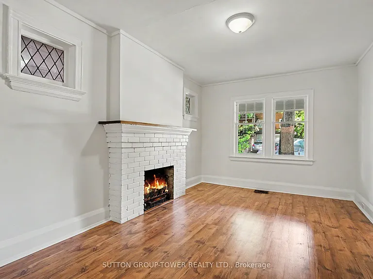 118 Castlefield Ave — Photo 6