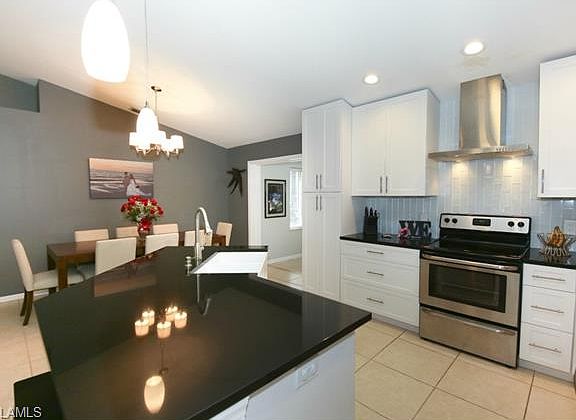 5th image of 510 22nd Ave NE