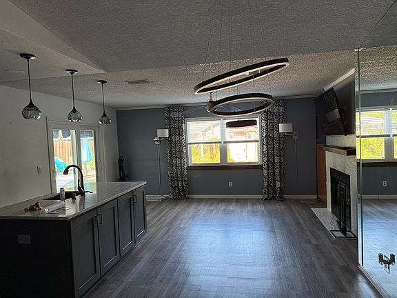 Kitchen & Dinning room