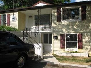 2117 S Nelson St #B, Arlington, VA 22204