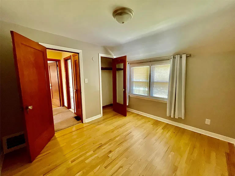 2727 Hall St — Photo 4