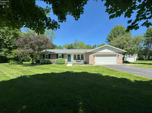 600 Guernsey Dr, Fremont, OH 43420