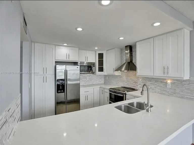 11930 N Bayshore Dr #601 — Photo 25
