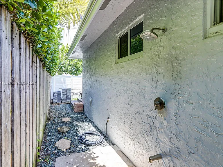309 Oak St — Photo 20
