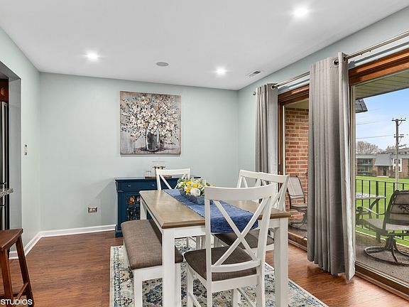 5th image of 15720 Deerfield Ct Unit 2S