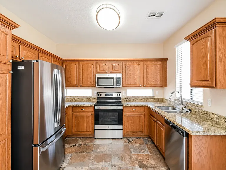 810 E Rossi Ct — Photo 8