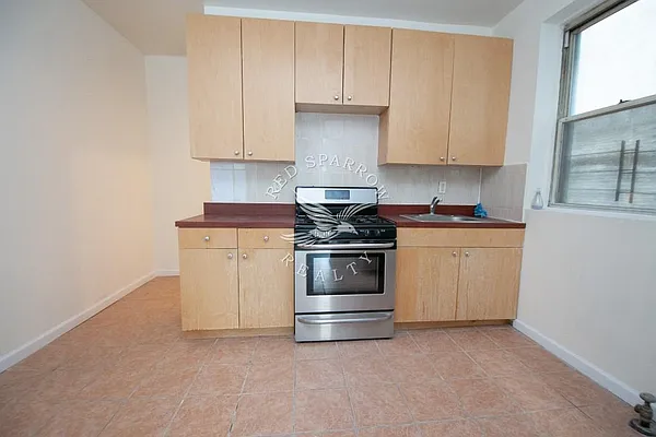 Rented by Red Sparrow Realty Group | media 37