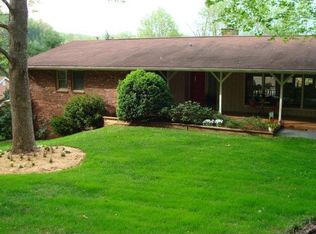 696 S Country Club Dr, Cullowhee, NC 28723