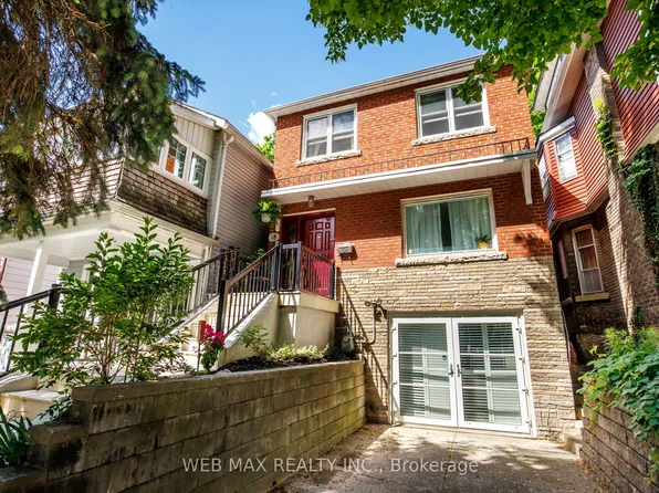18 Bellefair Ave, Toronto, ON M4L 3T8
