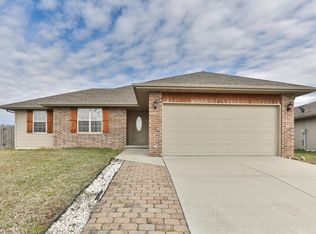 218 Ashton Ave, Clever, MO 65631