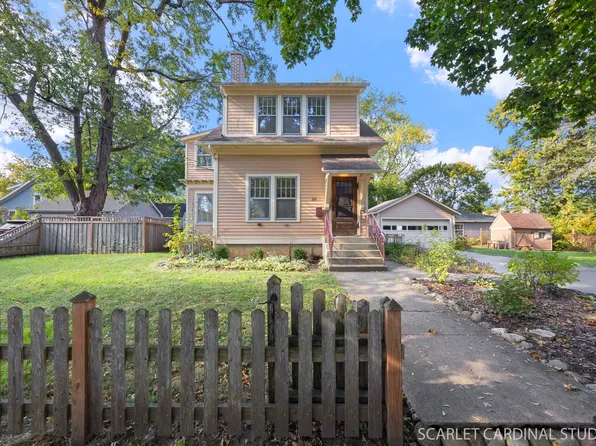 84 S Caroline St, Crystal Lake, IL 60014