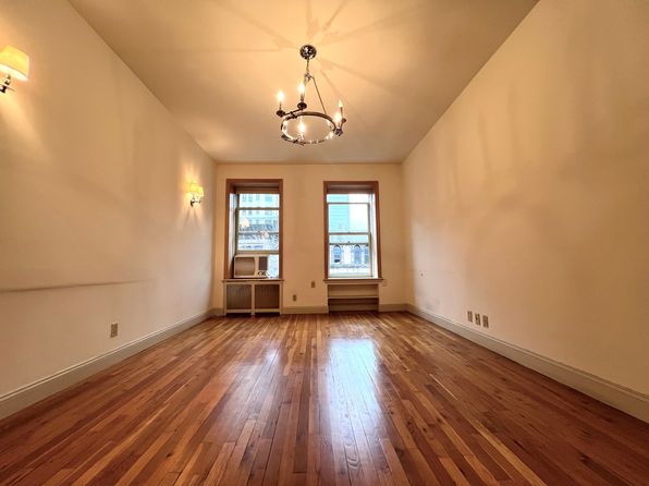 25 W 70th St APT 4A
