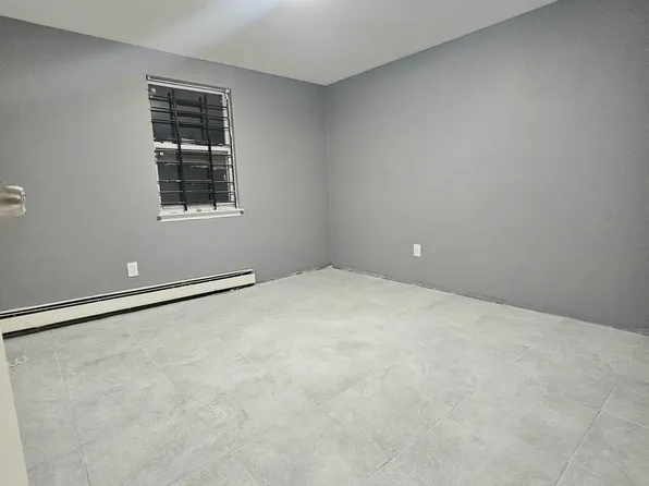 3 Tompkins Pl Floor 1, Hempstead, NY 11550