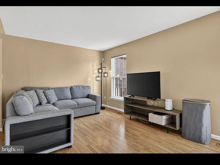 9320 Garst Dr — Photo 10
