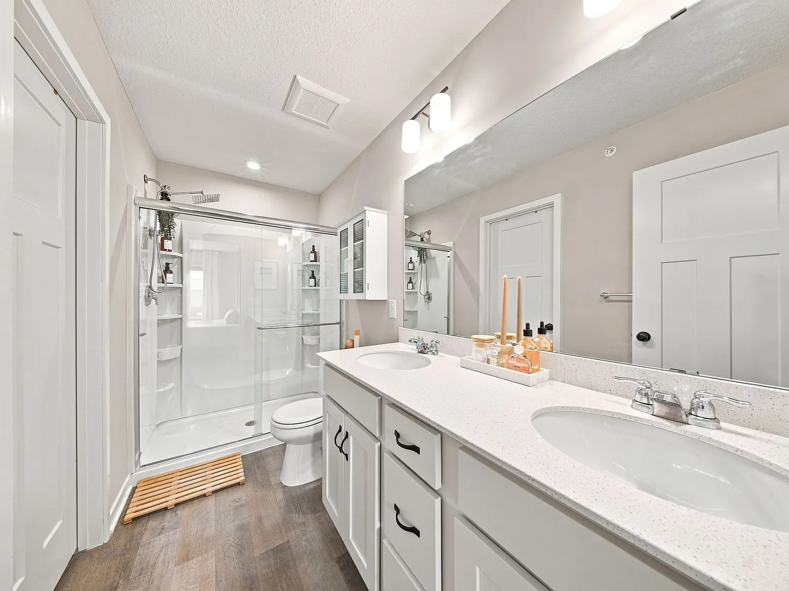 3 bed, 1931 sqft, $2,800 — Photo 1