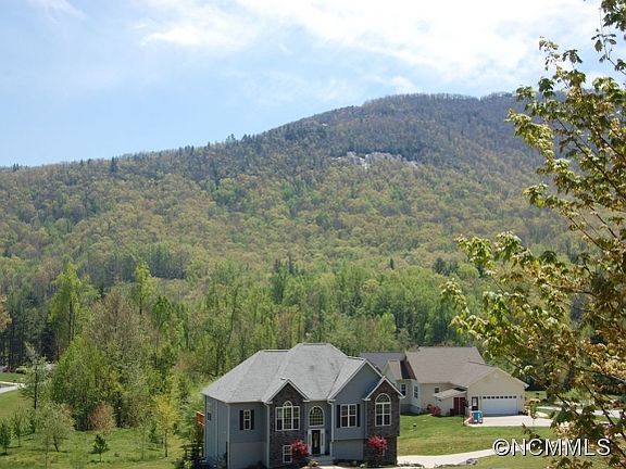 2nd image of 122 N Crab Meadow Dr