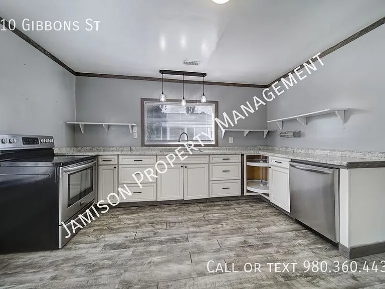 910 Gibbons St — Photo 7