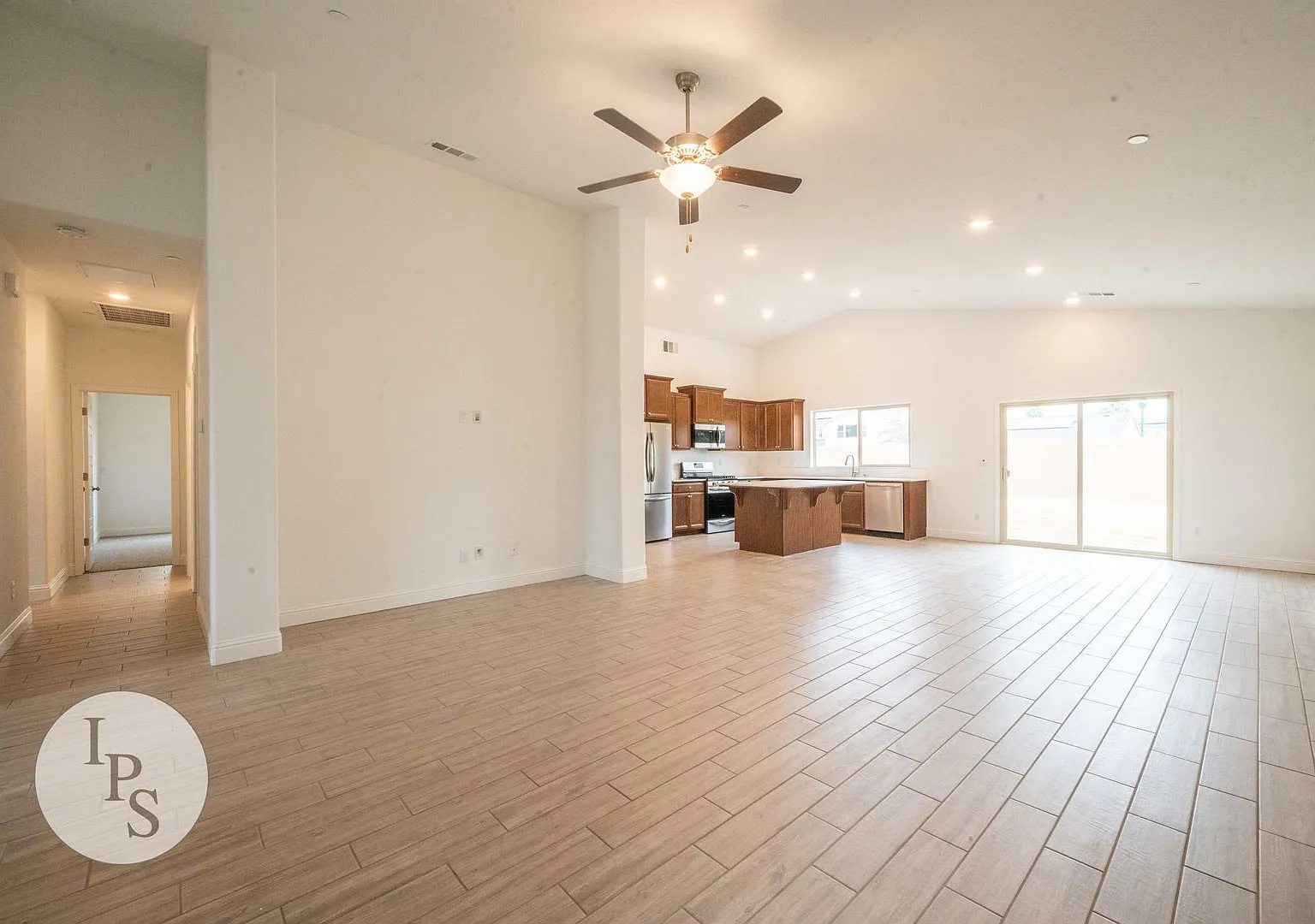 2022 South/East Fresno Home, 4BR/2BA - Lots of Amenities! — Photo 2