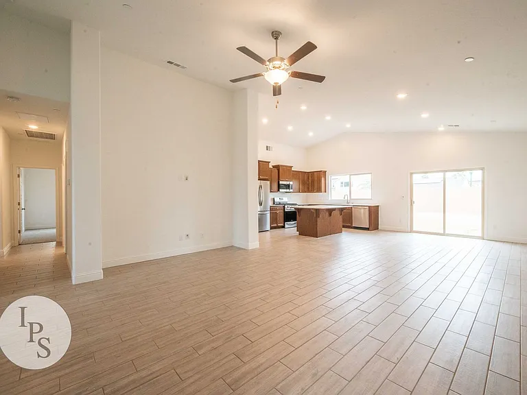 352 N Millard Ave — Photo 13