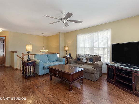 3rd image of 459 Willow St Unit 459