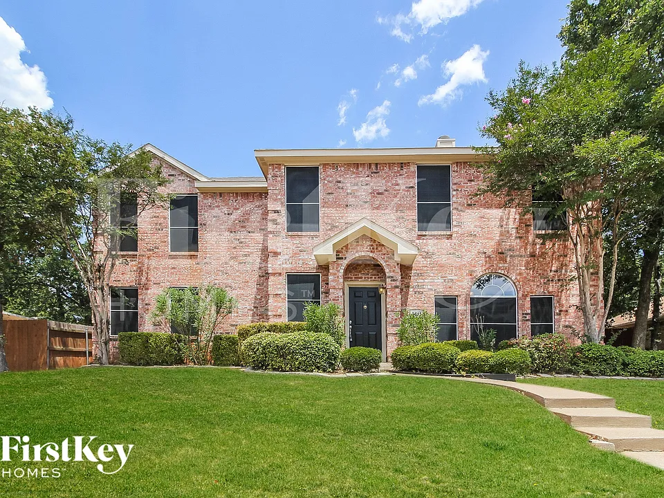 5611 Chimney Rock Dr
