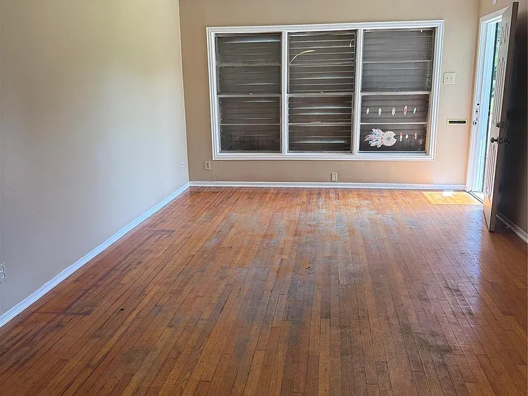 7301 Hummingbird Ln — Photo 2