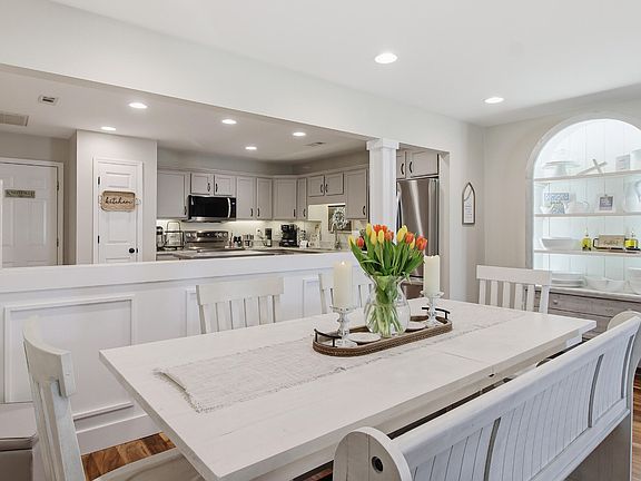 5th image of 619 Farragut Commons Dr