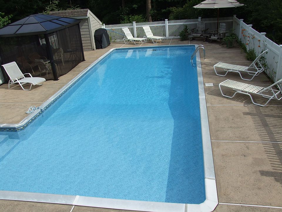2nd image of 392 Sir Walter Dr