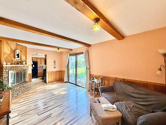 3rd image of 652 Sussex Dr